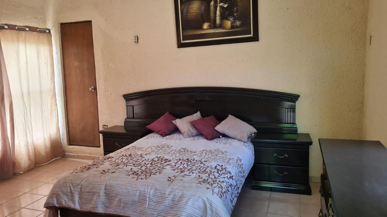 Room In Guest Room - Padrinos Hostal La Paz Full House Exterior foto
