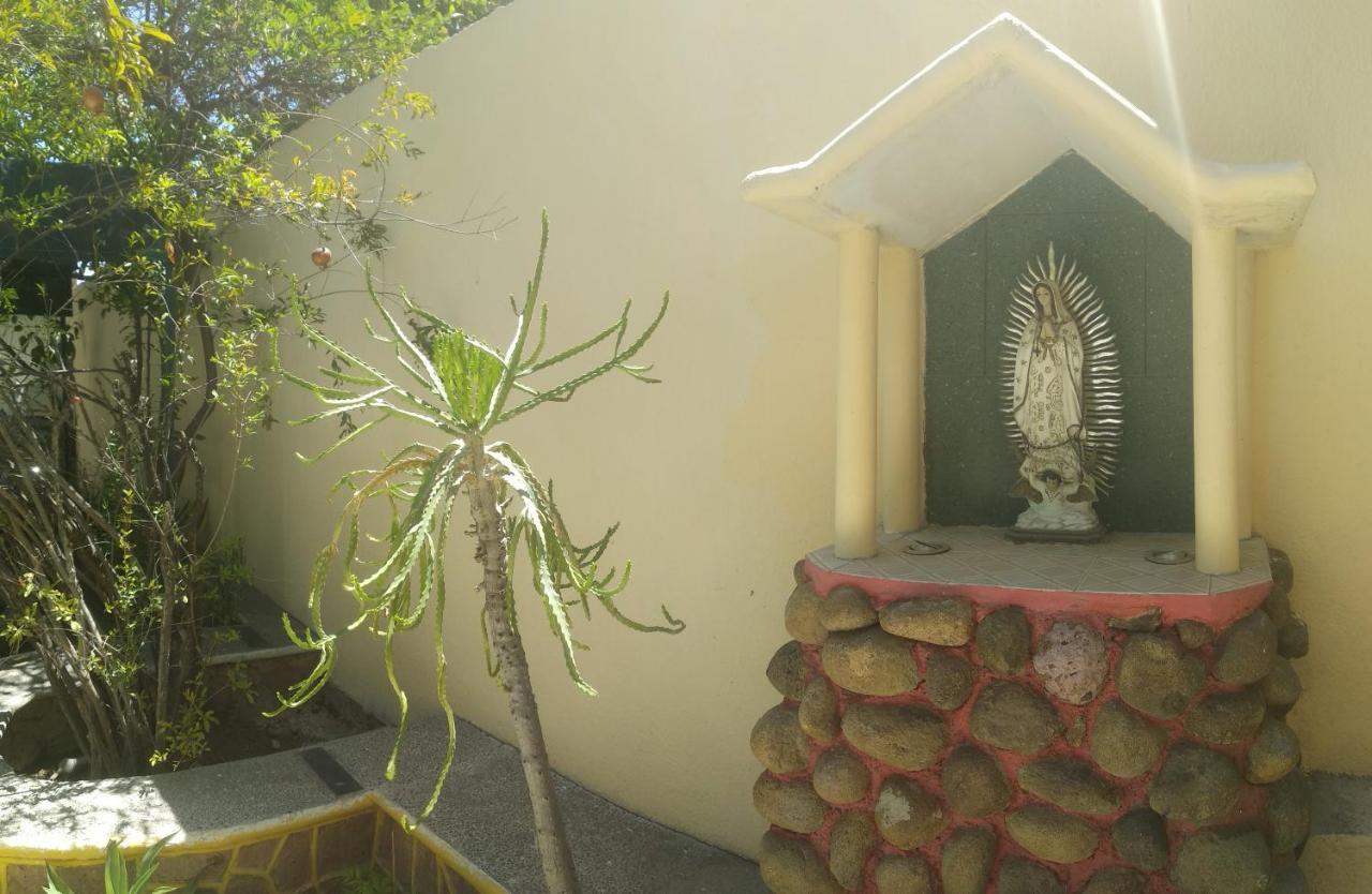 Room In Guest Room - Padrinos Hostal La Paz Full House Exterior foto